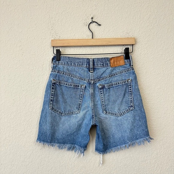 EVERLANE Mid-Rise The Denim Relaxed Short Cut-Off Frayed Raw Hem - Picture 6 of 10